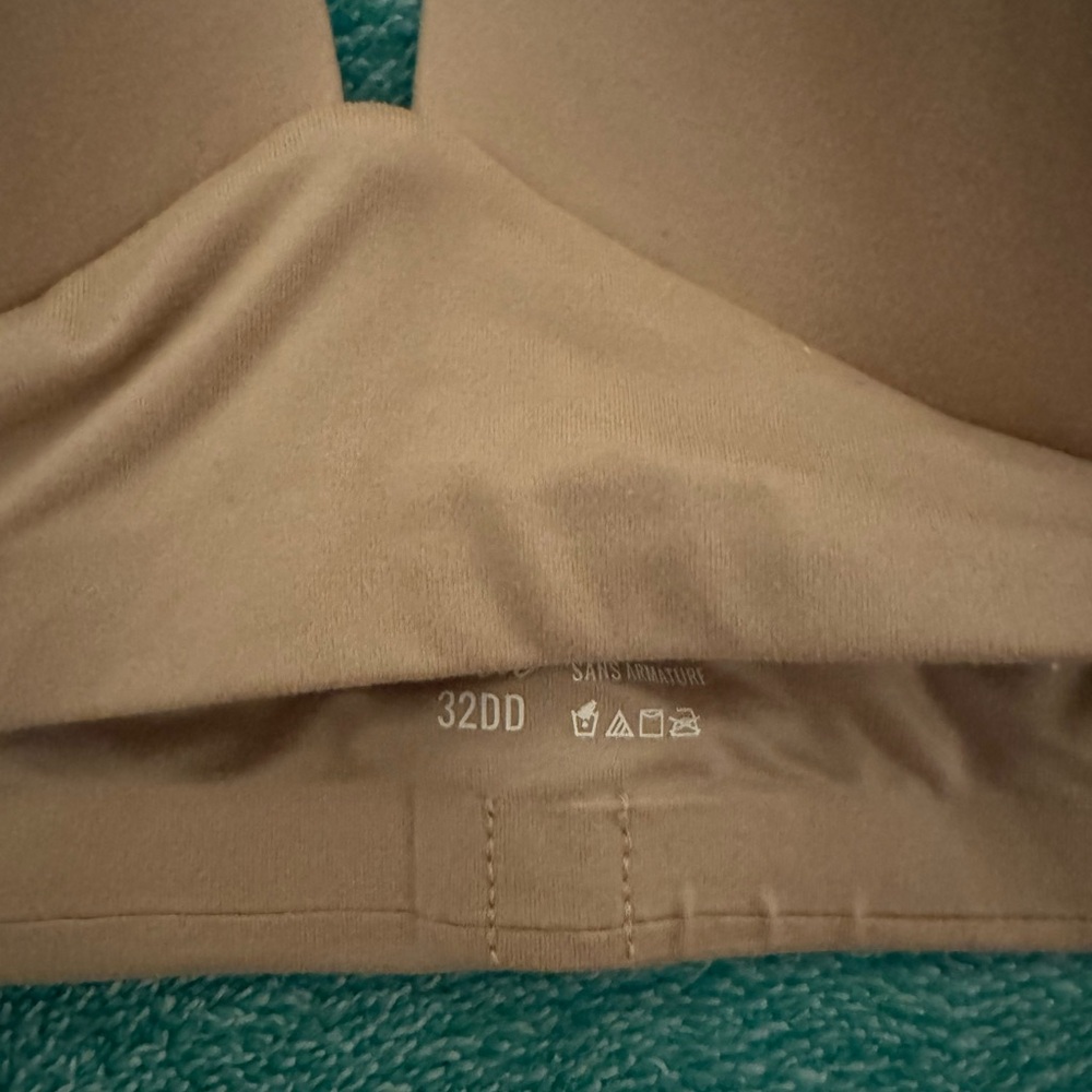 Wireless Tan Bra - Picture 2 of 3